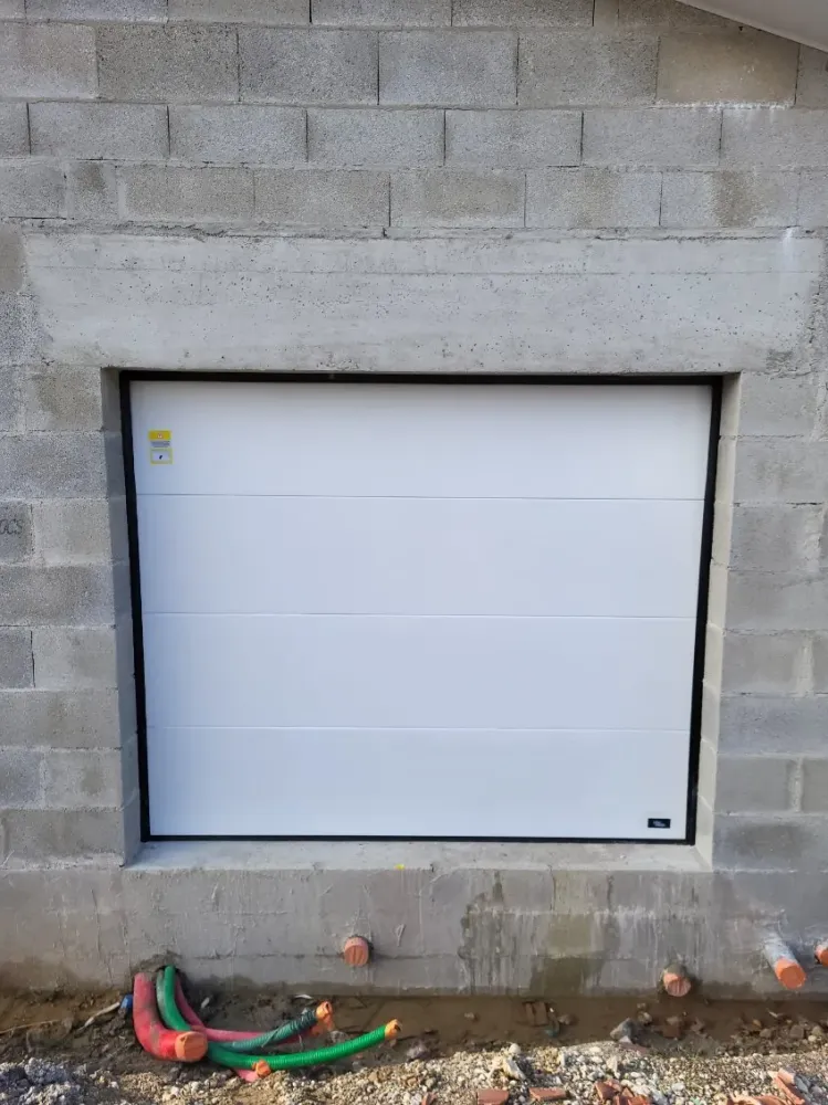 porte de garage sectionnelle motorisee à Lyon